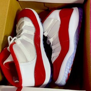 Nike sneakers for kids size 10. Brand new.